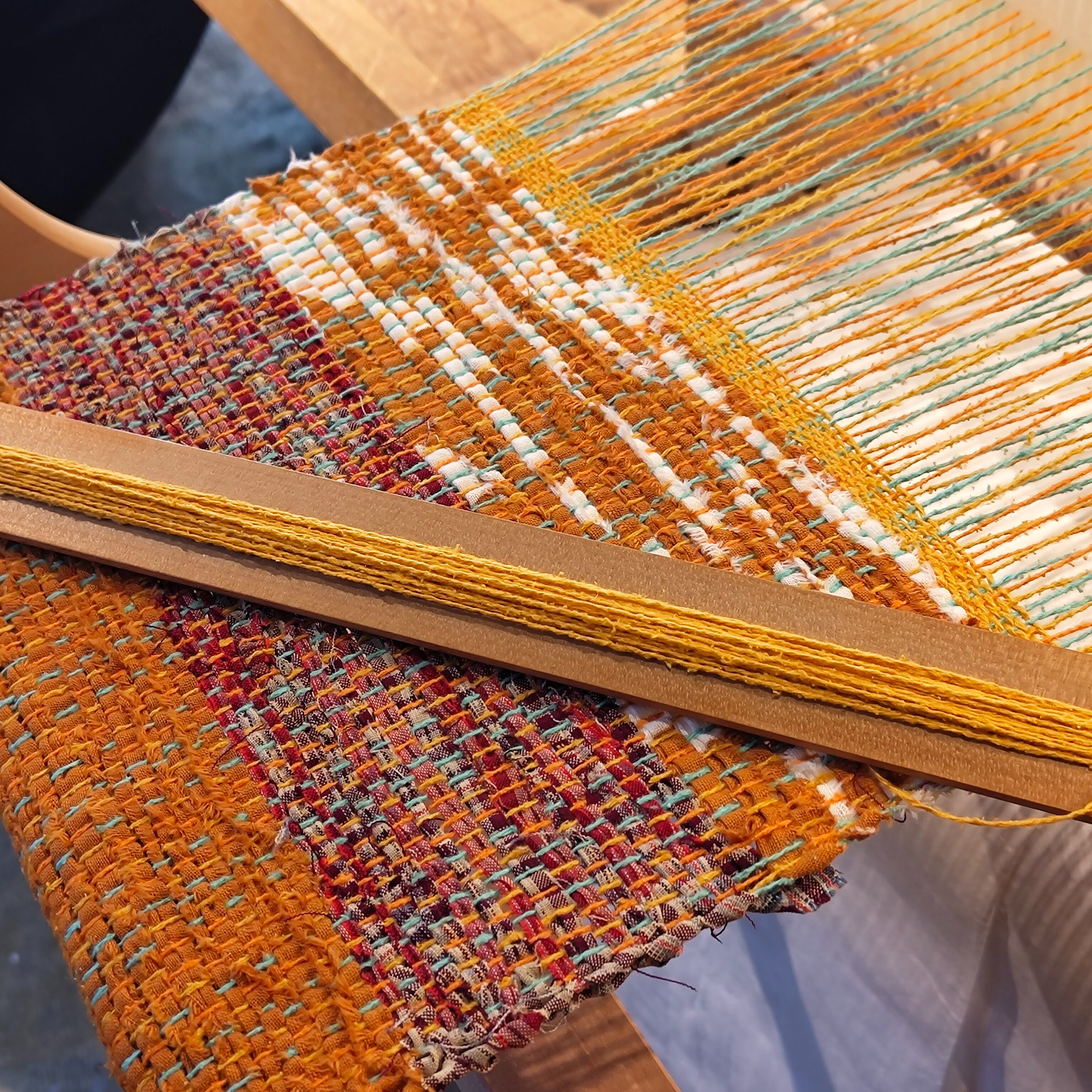 裂き織りワークショップ。モノを愛おしむ気持ちを映す北国の手仕事、「裂き織り」を学ぶ。2026年6月