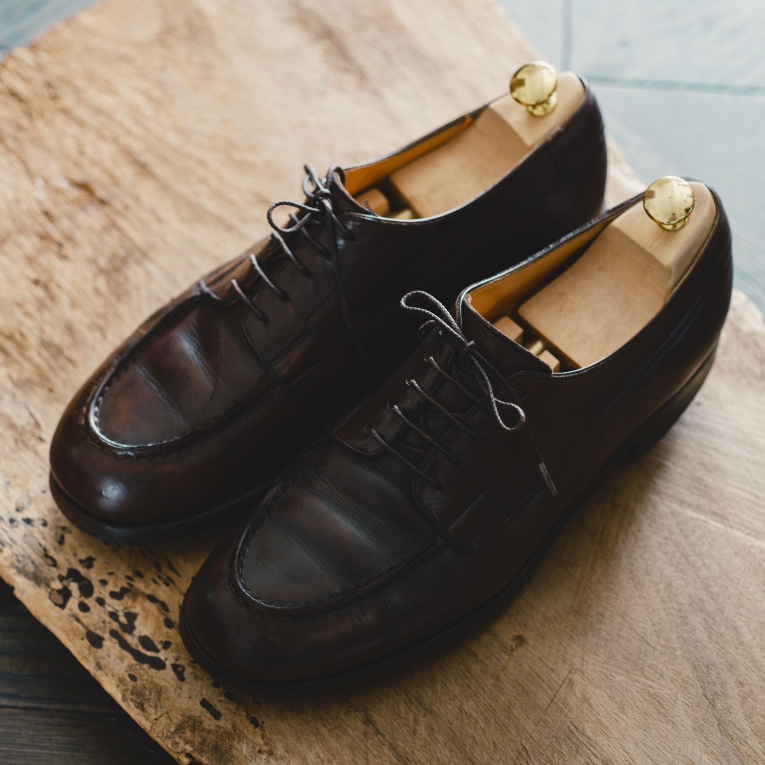 ＜プロにおまかせ＞目の前で生まれ変わる、その場で革のお手入れ受付会。